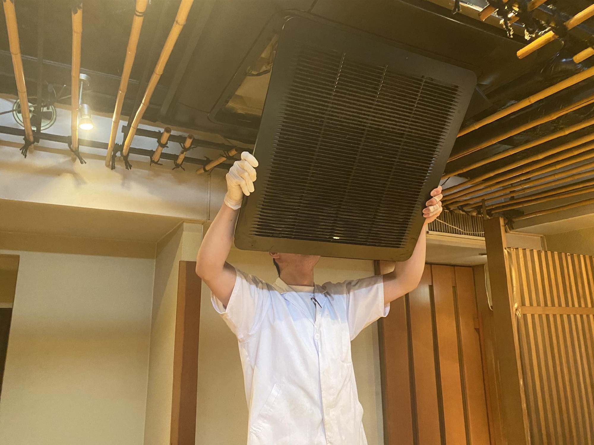 本日の夜の営業は、お休みさせていただきます。