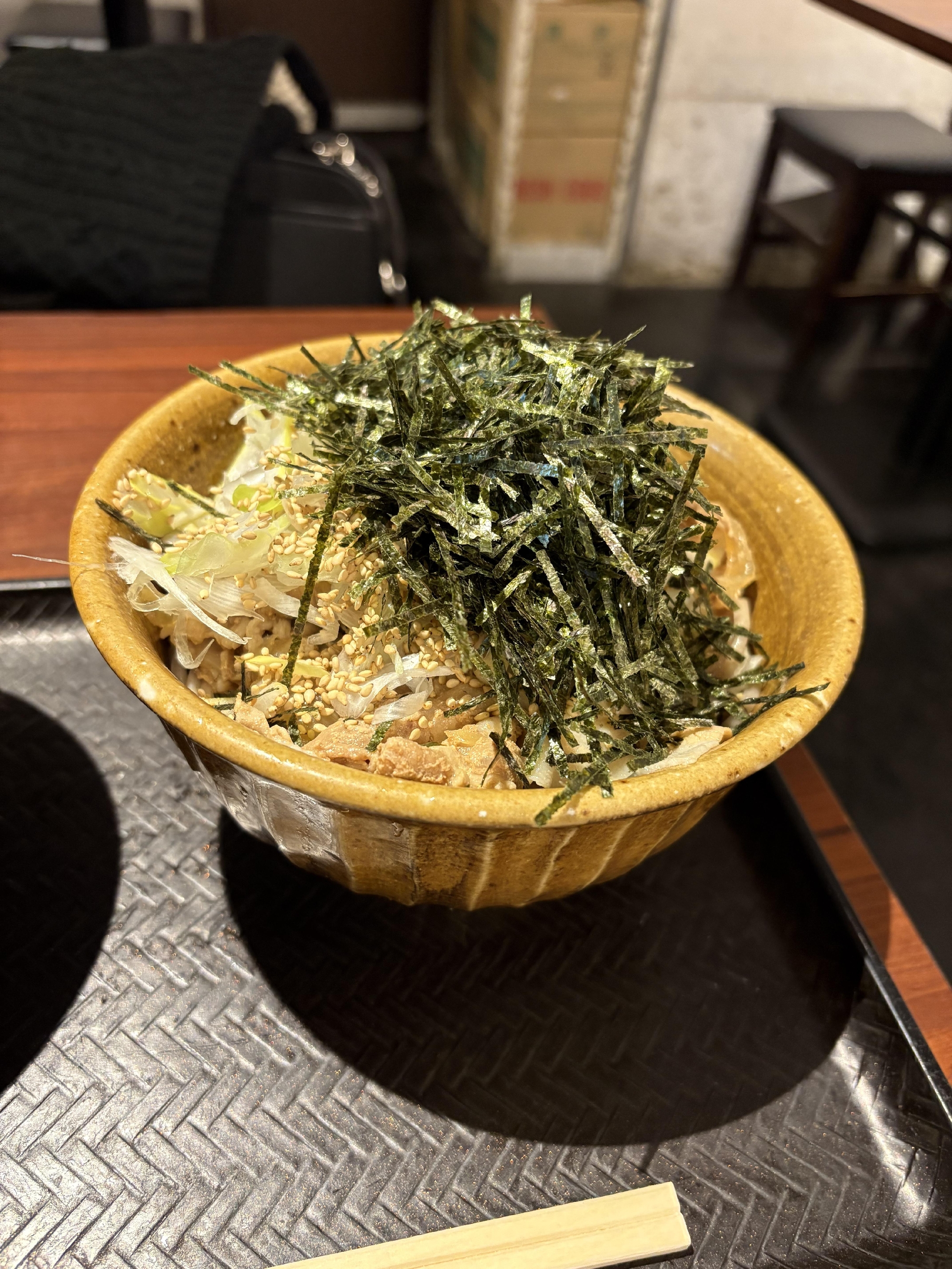 何気に好きな なぜ蕎麦にラー油を入れるのか